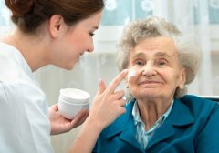 The Age-Induced Transformation of Skin Sensation in Elderly Individuals
