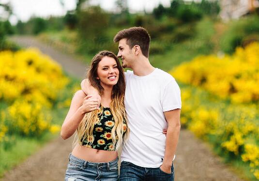 Navigating Teenage Love: A Guide to Healthy Relationships in Adolescence