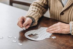 Cracking the Code of Senior Moments: Unraveling the Mystery of Age-Related Attention Deficit