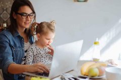 How to Rock Being Both a Stellar Employee and an Awesome Homemaker?